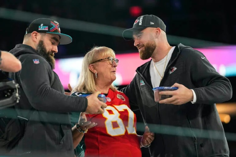 Donna and Travis Kelce Pays Tribute to Jason Kelce After his NFL Retirement