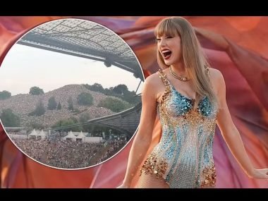 Taylor Swift Reacts to Thousands of Fans Watching Show from Outside Stadium