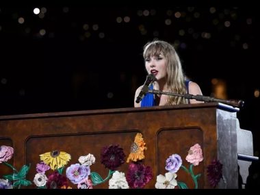 Taylor Swift 'so in love' as she serenades Travis Kelce with romantic songs about him
