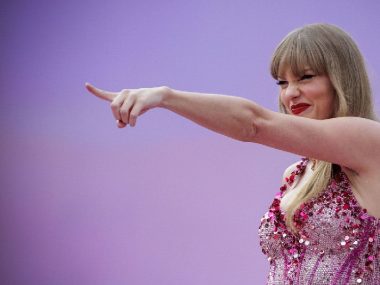 Taylor Swift robbed from Dublin airport by Fearless thief