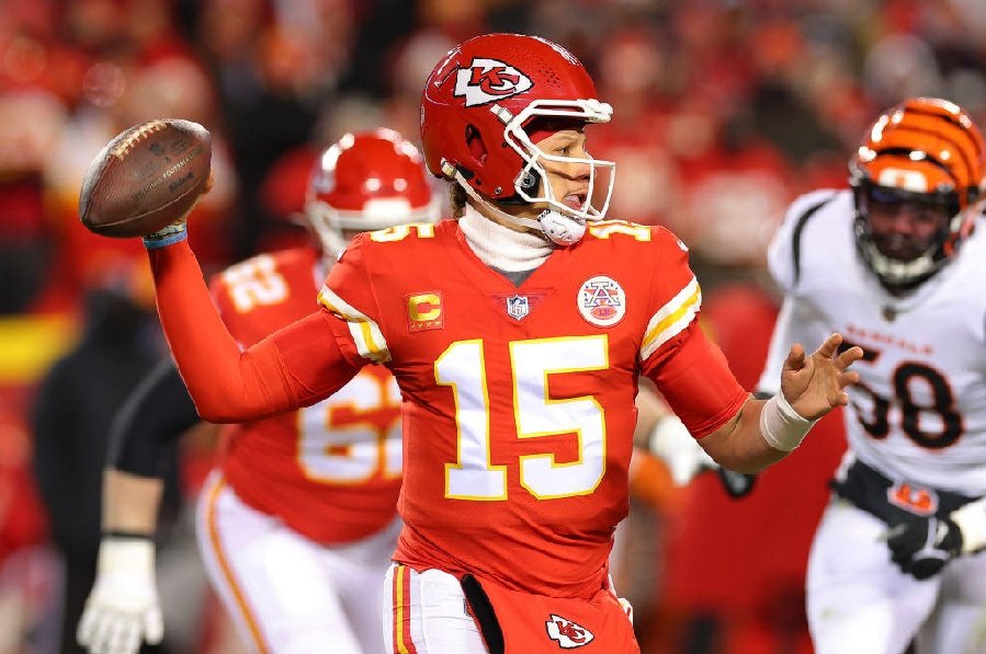 Chiefs take a major Week 3 risk that could put Patrick Mahomes in danger