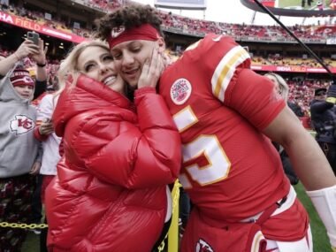 Brittany Mahomes supports husband Patrick and the Chiefs with $155 personalized fanny pack