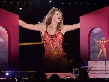 Taylor Swift Suffers 'Eras Tour' Malfunction During 'Who's Afraid of Little Old Me' Performance