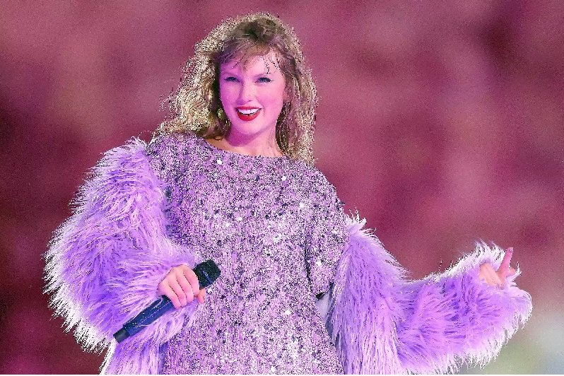 Taylor Swift Suffers 'Eras Tour' Malfunction During 'Who's Afraid of Little Old Me' Performance