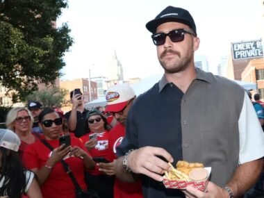 Travis Kelce Had 8-Word Reaction To Taylor Swift No-Showing Birthday Event