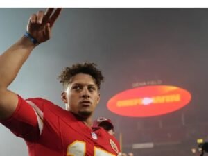 Chiefs’ Mahomes practicing as usual 2 days after tweaking his ankle in Monday night win over Bucs