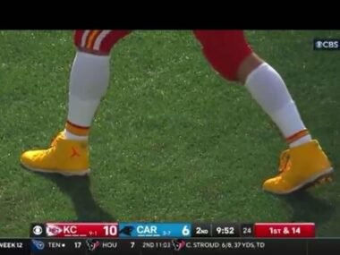 Ian Eagle Had Funny Line About Travis Kelce’s 'Loud Shoes' During Chiefs-Panthers