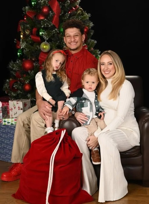 Brittany Mahomes' Christmas Photos Turns Heads Before Chiefs-Steelers Game