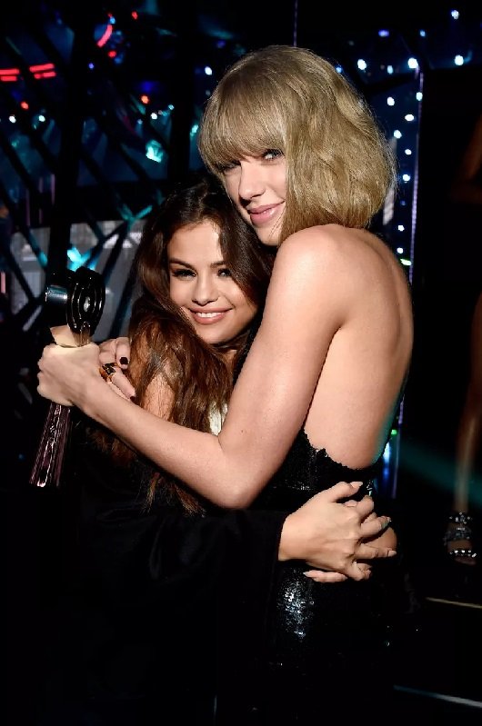  Taylor Swift Had the Funniest Reaction to Selena Gomez and Benny Blanco's Engagement