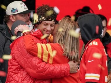 Patrick Mahomes' mother Randi grateful as Chiefs secure playoff win on her 52nd birthday