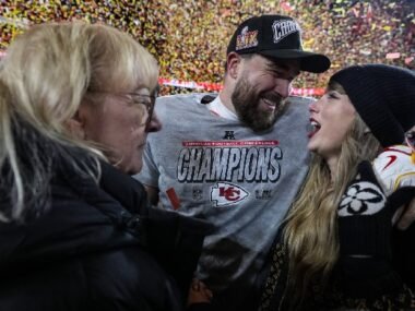 Taylor Swift and Donna Kelce Had the Funniest Super Bowl Advice for Travis Kelce